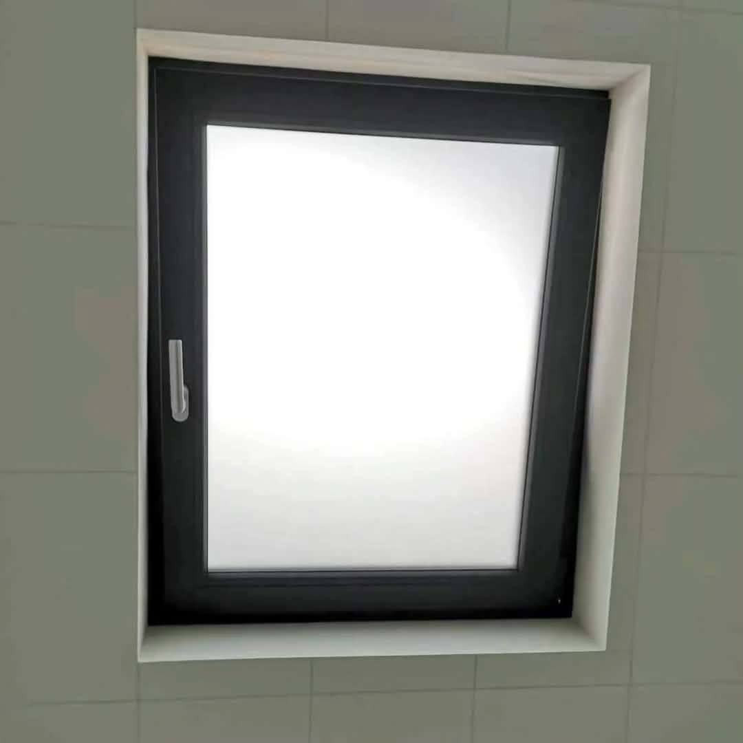 Fereastră baie, geam mat
